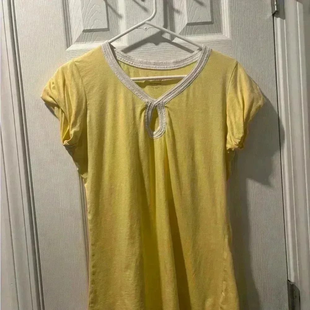 Lilly Pulitzer Yellow Keyhole Shirt Size Large. 100% Pima Cotton. Style # 26618 - Picture 2 of 7